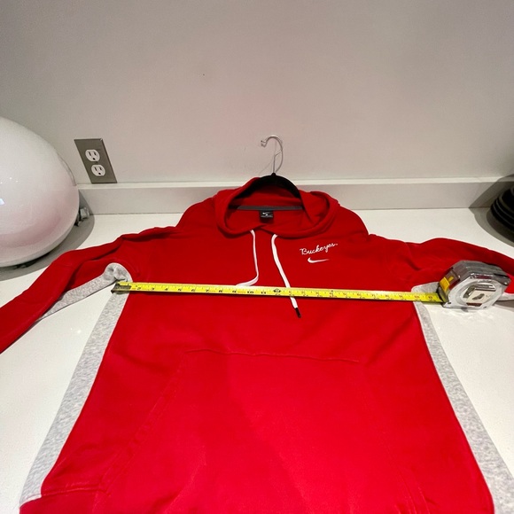 Nike Ohio State Buckeys red hoodie with “O” logo on back pockets Unisex Large - Picture 4 of 8